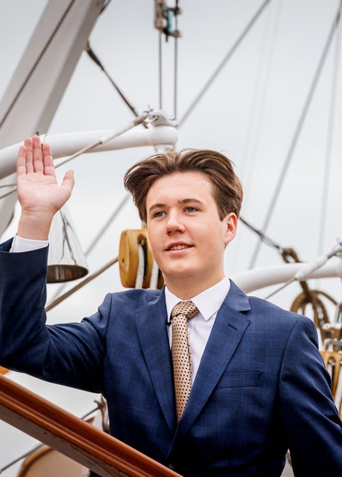 كيف يوازن الأمير كريستيان بين حياته العامة ورغباته الشخصية؟