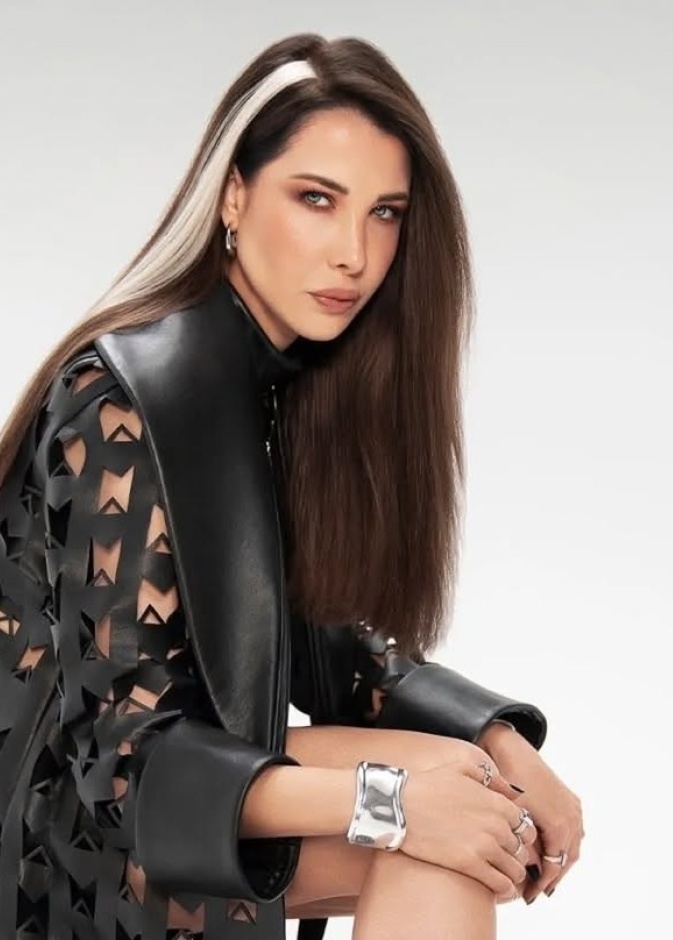نانسي عجرم تفاجئ جمهورها بلمسة شعر جديدة في ألبوم "نانسي 11"