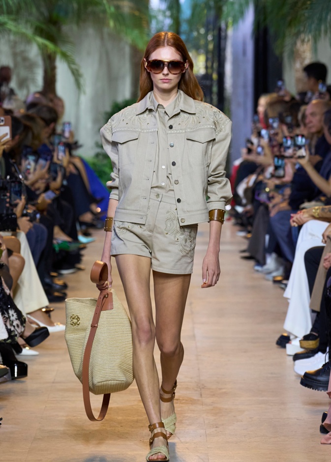 إطلالة من Elie Saab