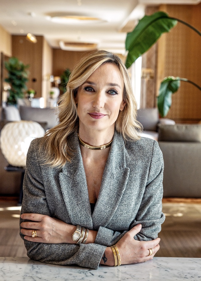 "لاورا بورديزي" Laura Burdese