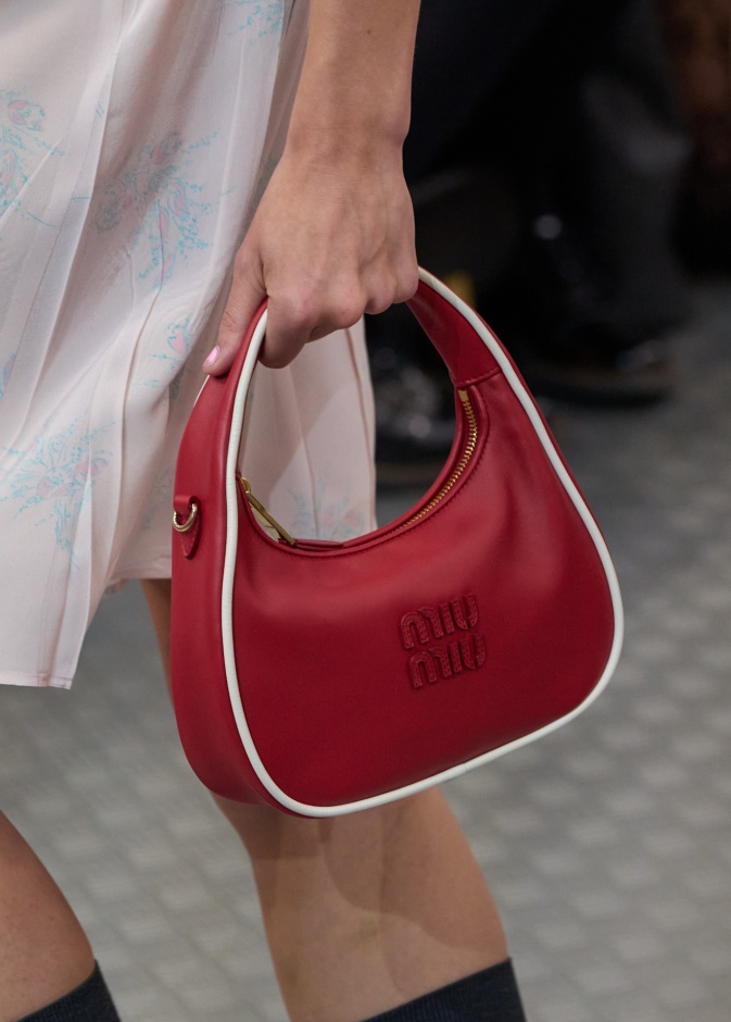 حقائب صيف 2025 من ميو ميو