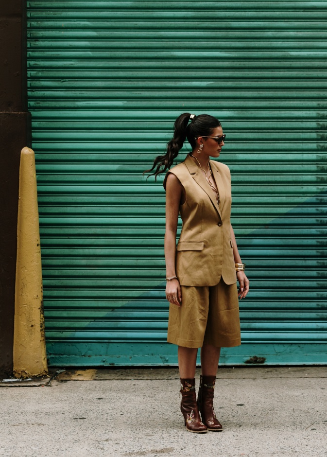 اطلالة ستريت ستايل بشورت البرمودا