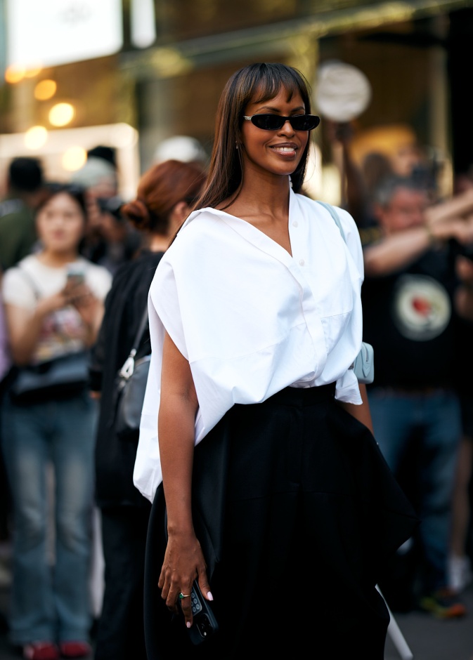 تنسيقات الأبيض مع الأسود بأسلوب Street style