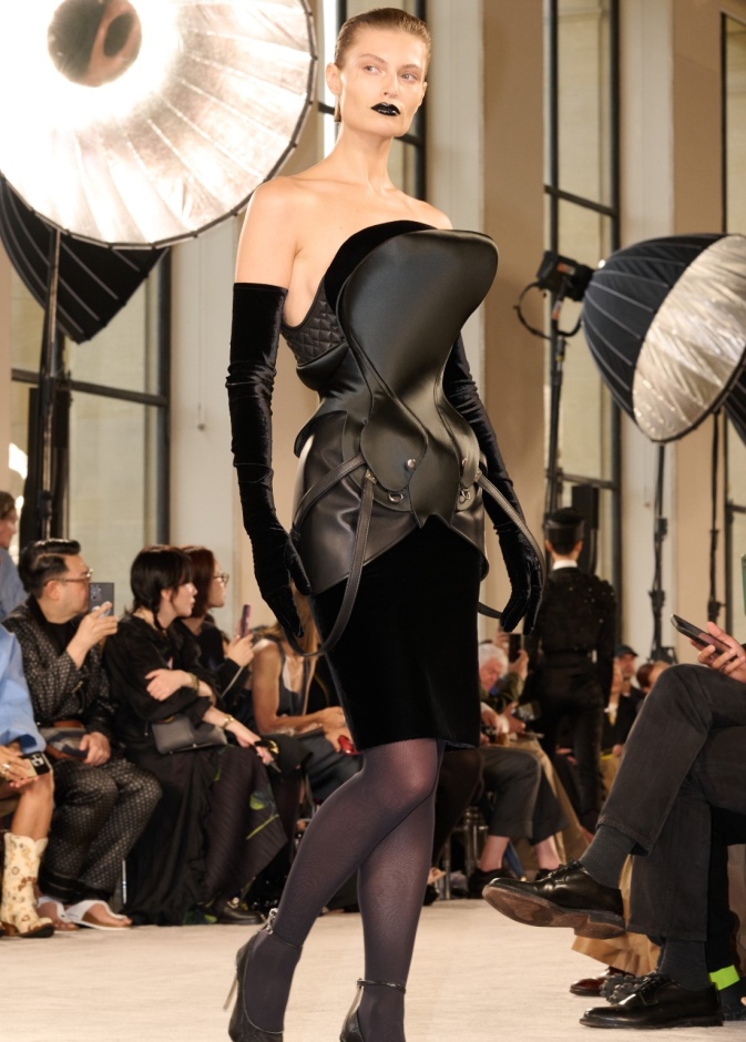 مجموعة Schiaparelli للأزياء الراقية لخريف 2025