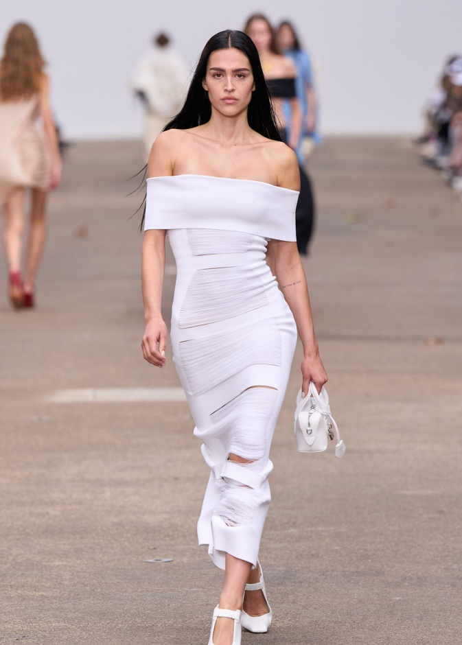 فستان أبيض أنيق من Stella Mccartney 