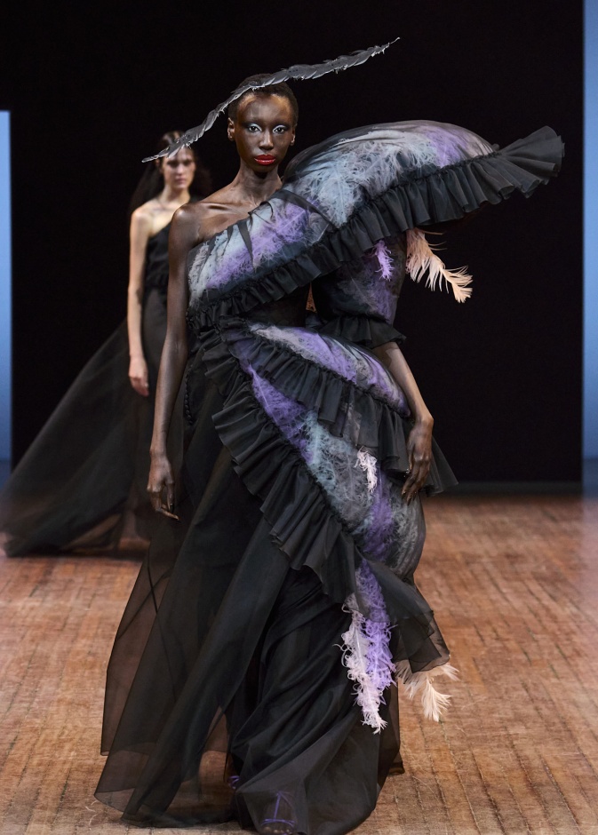 مجموعة Viktor & Rolf الراقية لخريف وشتاء 2025-2026