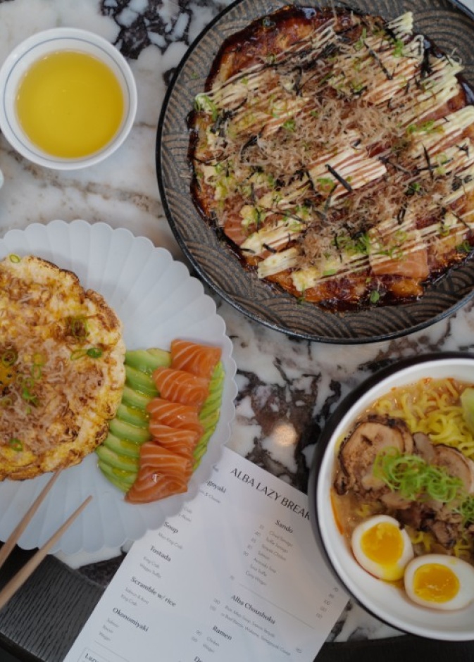 إفطار ياباني كسول في مطعم ألبا وسط دبي