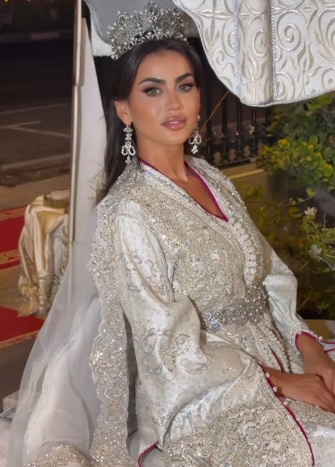 إطلالة يومي العرائسية بالزي المغربي