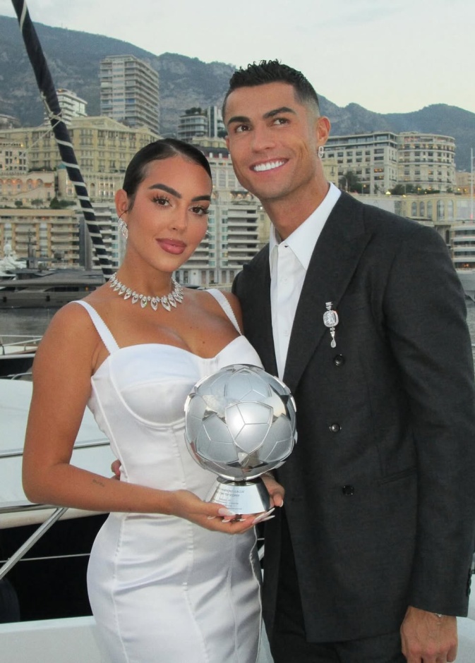 جورجينا رودريغيز تستعد للزواج من كريستيانو رونالدو  