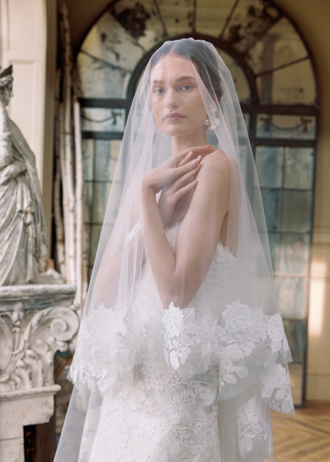 الطرحة القصيرة في عروض ساري نوريه لربيع 2026