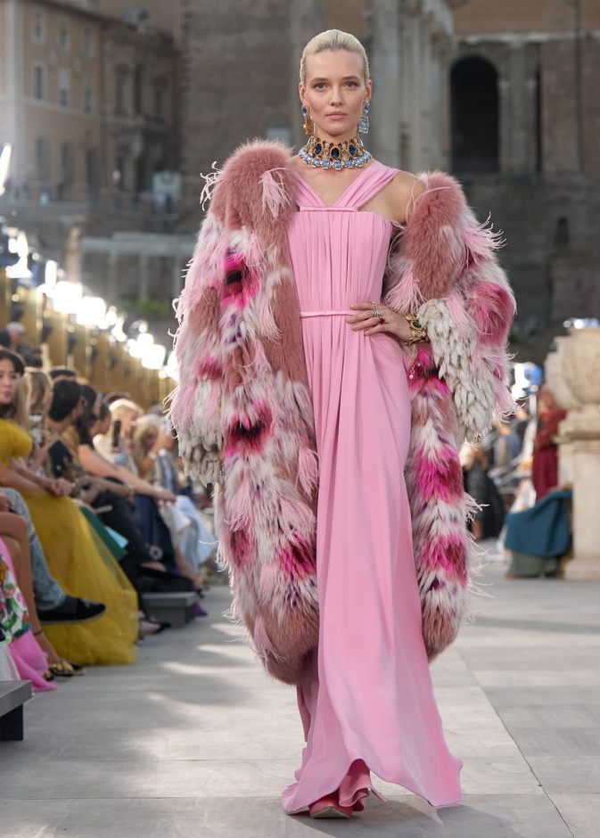 دولتشي آند غابانا 2025 مجوهرات راقية تحاكي روما الخالدة