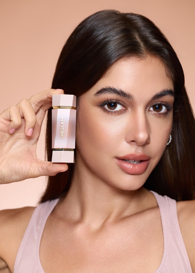 عارضة شيجلام مع حياراتنا من مستحضرات الكونتور