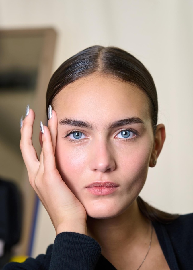 أخصائية الطب التجميلي الدكتورة هنا عادل تكشف لـهي عن تقنية كرات الثلج لبشرة أكثر إشراقًا وحيوية