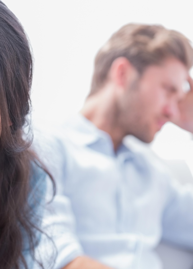 علامات الغيرة عند الرجل العصبي إما أن تعكس حبًا واهتمامًا أو سيطرة