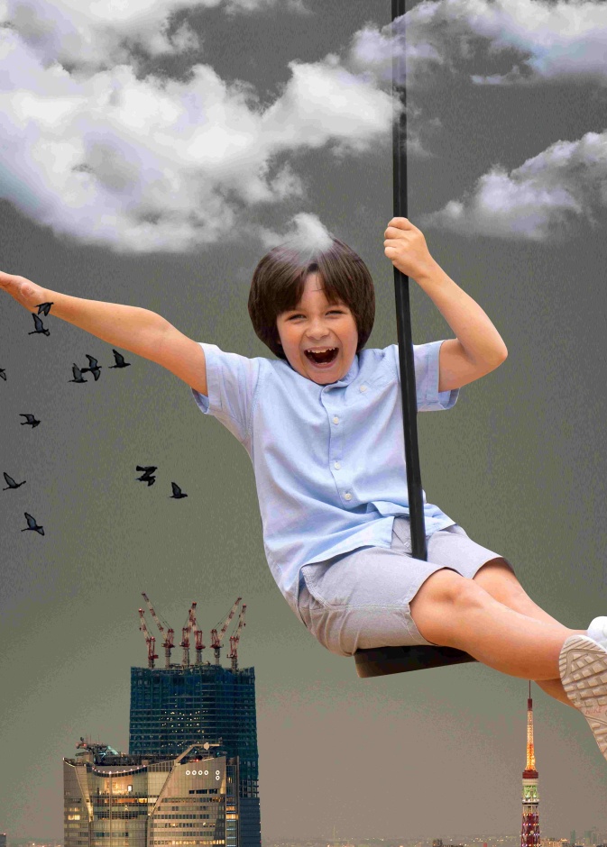 يمارس الطفل اللعب التخيلي بمرح ويسعد بالخيال والواقع معًا