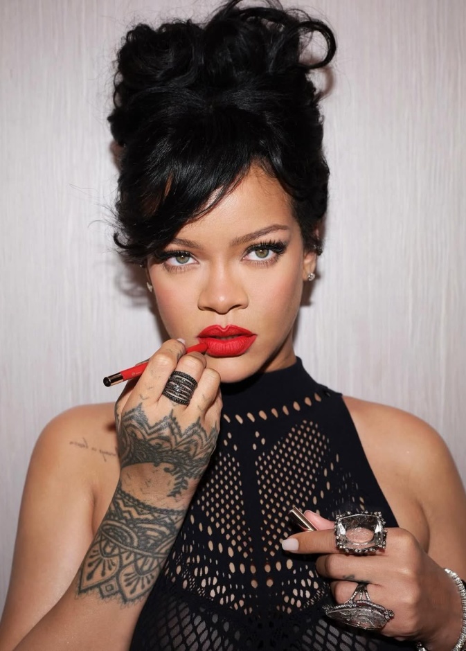 ريهانا تعتني ببشرتها