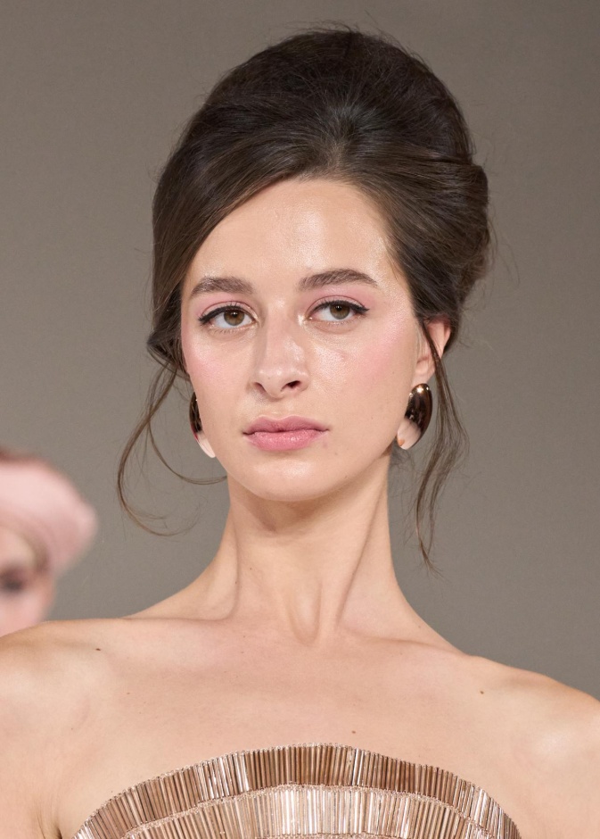 عادات يومية تمنع ظهور الخطوط العنيدة على الرقبة