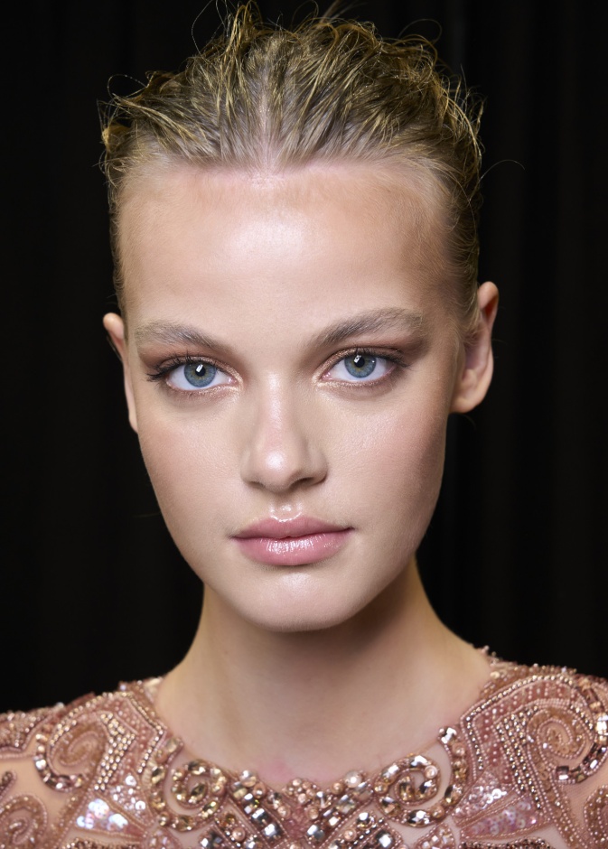 كونسيلر الإسفنجة بأساليب مشرقة لعينيك