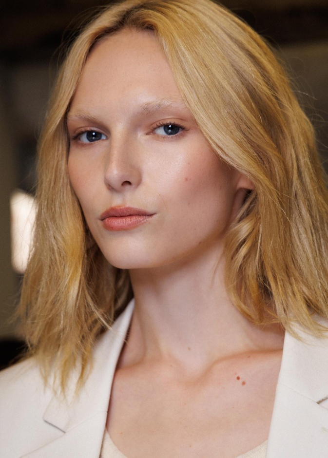 كيف تستخدمين الأعشاب لتجديد شباب ونعومة بشرتك؟