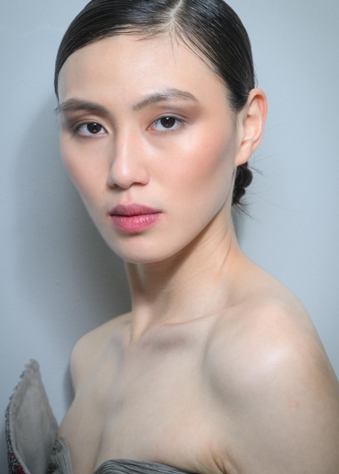 كيف تمنحك إبر النضارة الكورية إشراقة فورية خلال دقائق