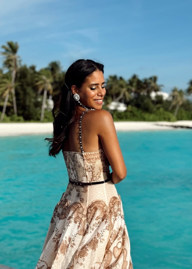 مدونة الموضة الاماراتية ناديا حسن صورة من انستغرامها