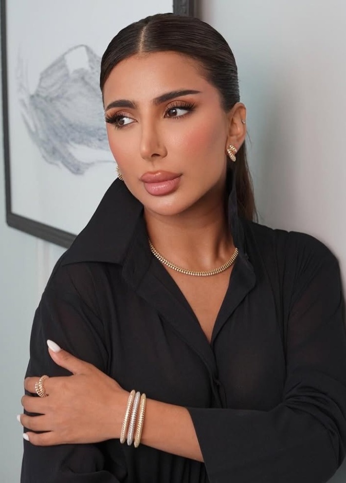 مصممة الأزياء الإماراتية مريم الياسي صورة من انستغرامها