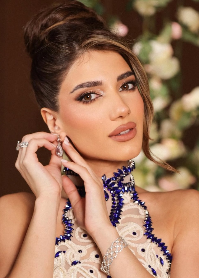 نارين بيوتي صورة من انستغرام خبير المكياج alberto_makeup