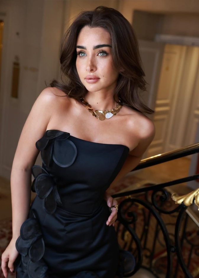 هنا الزاهد صورة من انستغرامها