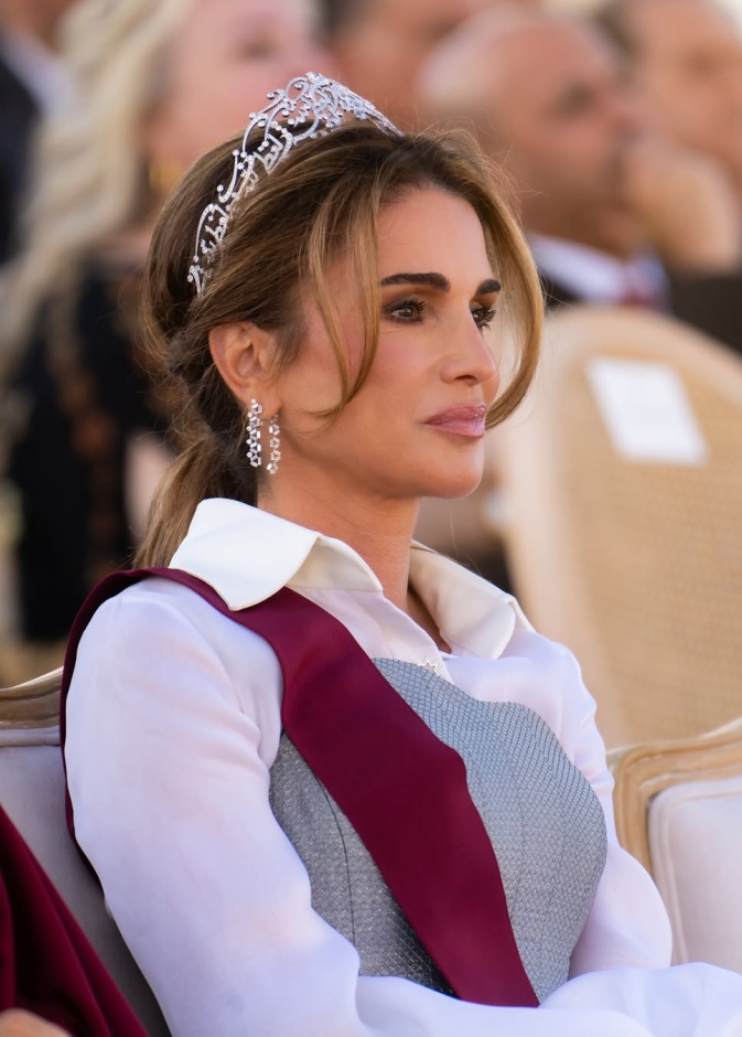 جمال الملكة رانيا في عيد ميلادها: كيف تدمج الصيحات العالمية مع لمسات شرقية أصيلة