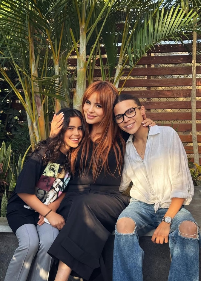 كارول سماحة وابنتها تالا وأمينة ابنة وليد مصطفى