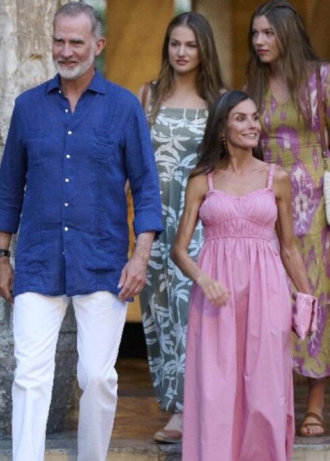 الملك فيليب والملكة ليتيزيا يبدآن عطلة "فائقة الخصوصية" في اليونان