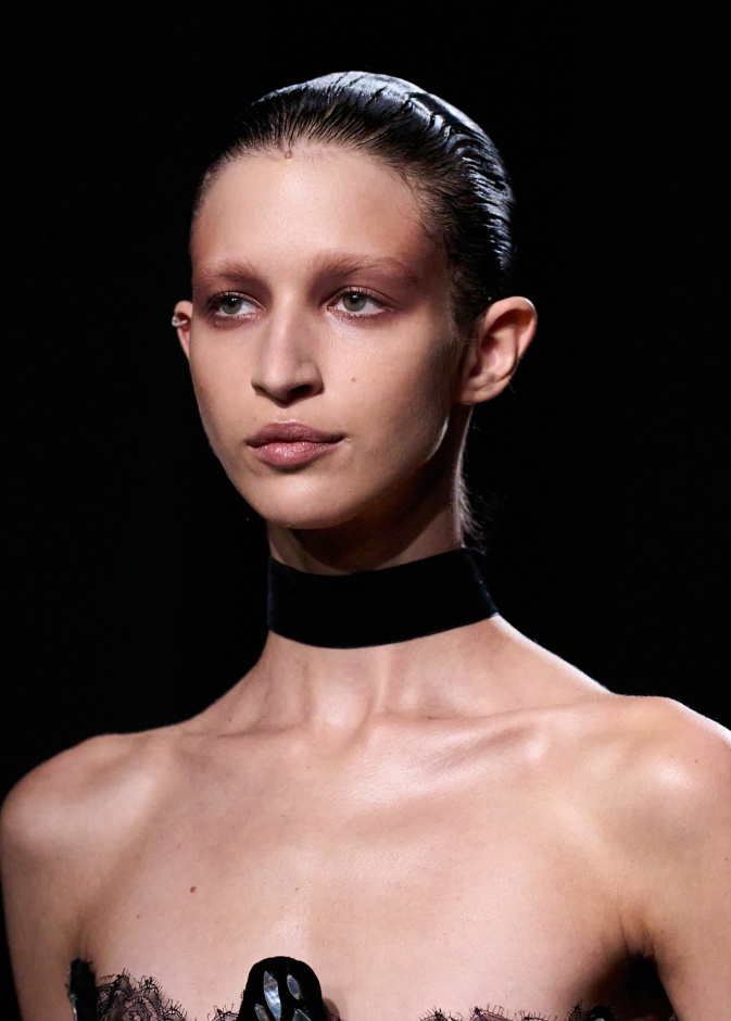 أفضل مستحضرات الجمال والصيف 2025: برونزر، مكياج وعطور لإطلالة متوهجة