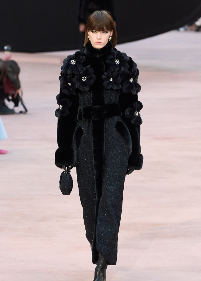 من عرض أزياء شانيل لخريف وشتاء 2025-2026