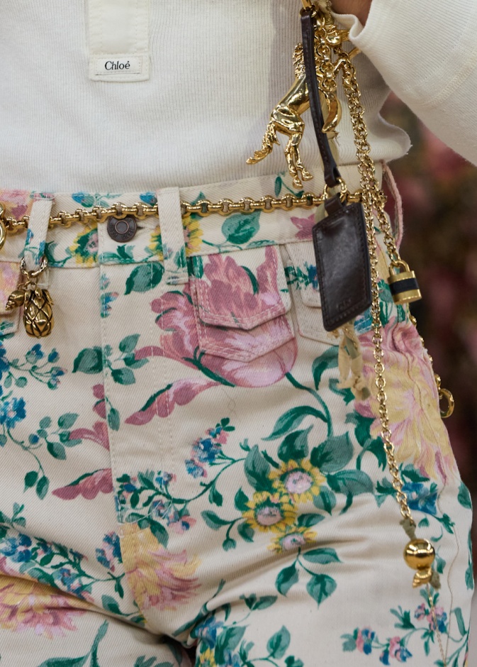 ربط حزام معدني حول السروال من Chloe 