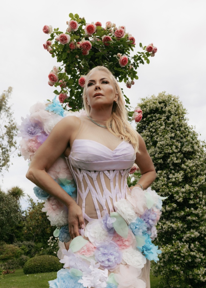 النجمة العالمية كاثرين كيلي لانغ