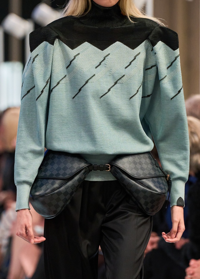 حقيبة عصرية للخصر من Louis Vuitton