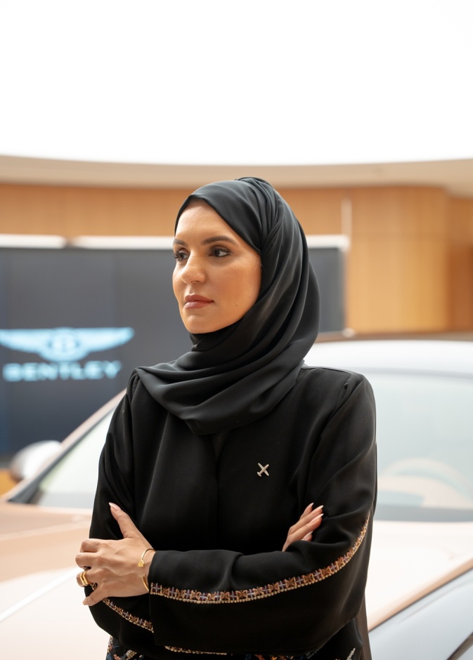 أول مهندسة طيران إماراتية الدكتورة سعاد الشامسي