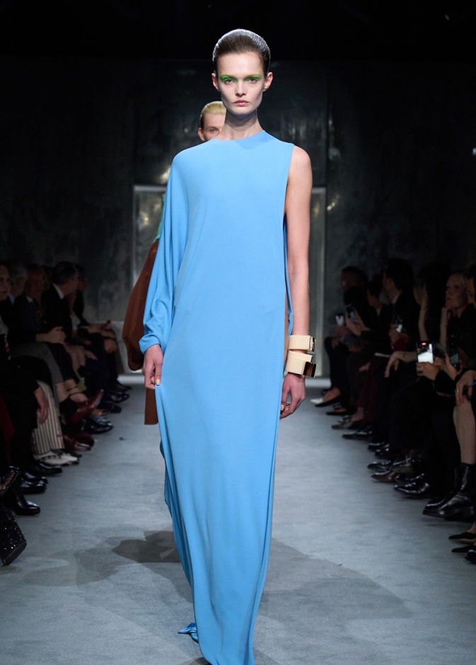 فستان ناعم باللون الأزرق من Tom Ford 