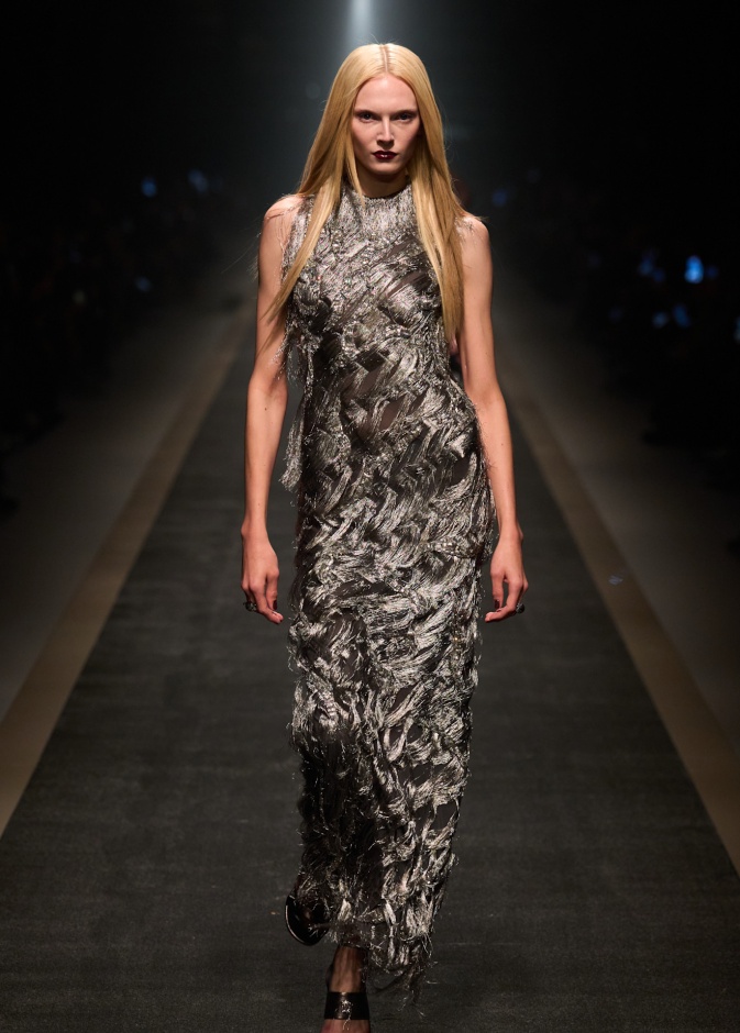 عرض فيرساتشي لخريف وشتاء 2025