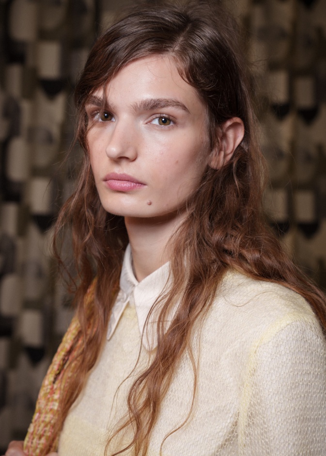 ما هي أكثر الأمراض الجلدية انتشارًا بين المراهقات وكيفية التعامل معها