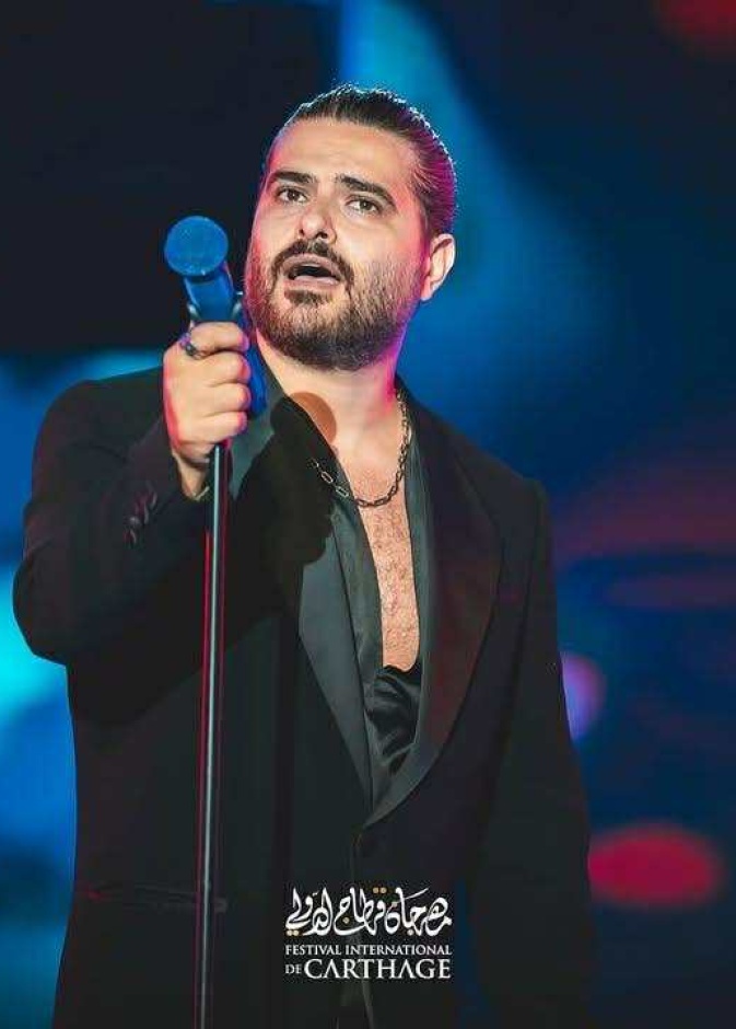 ناصيف زيتون يُلهب مسرح قرطاج وسط مدرّجات ممتلئة: "سأعود مع الأولاد"!