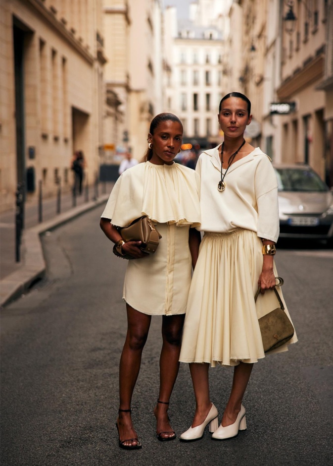 إطلالات خريفية من شوارع باريس