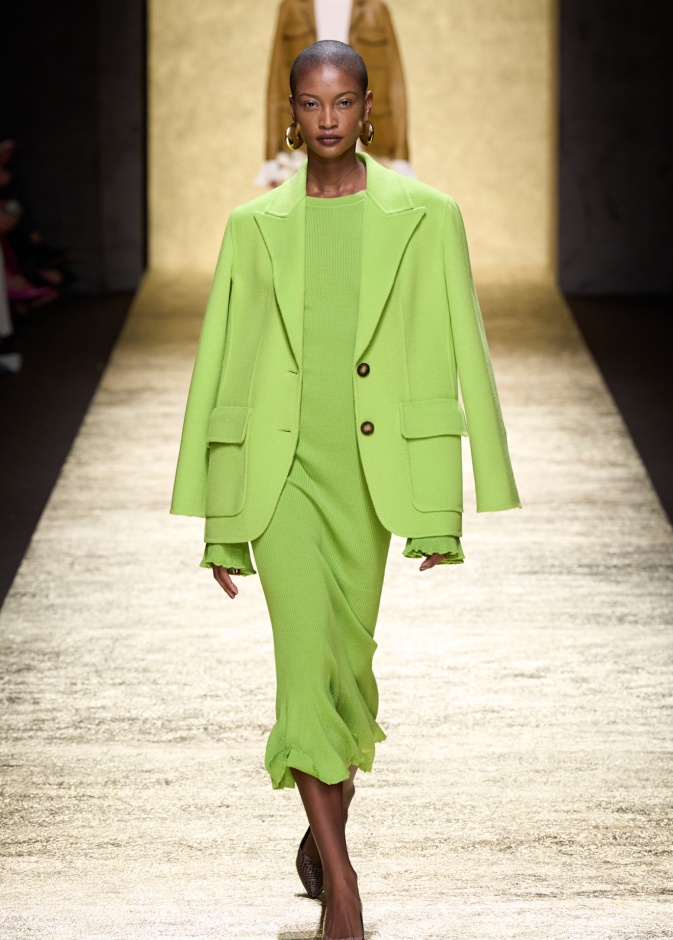 إطلالة أنيقة باللون الأخضر من Luisa Spagnoli