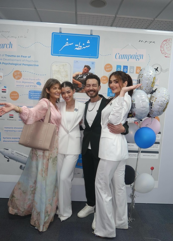 احتفال أحمد زاهر بتخرج ليلى وملك