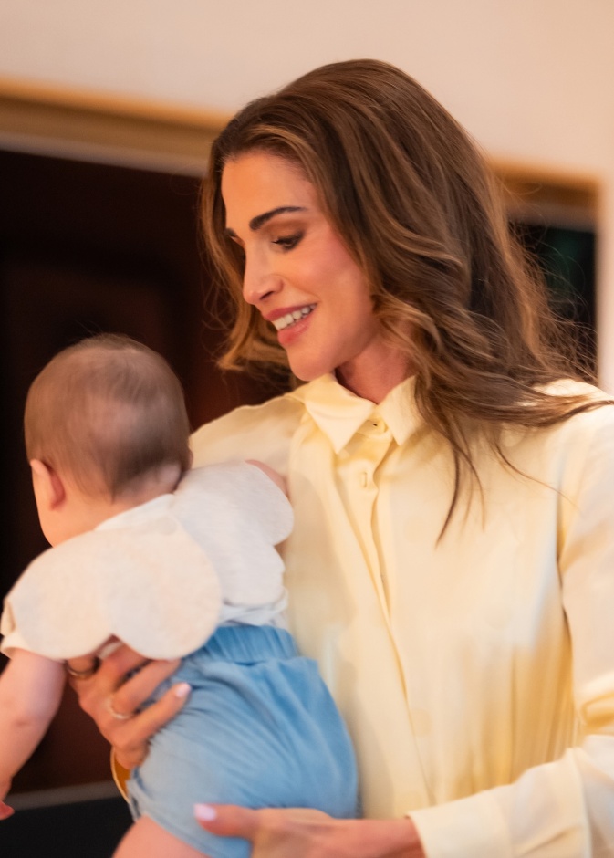 الملكة رانيا مع حفيدتها أمينة