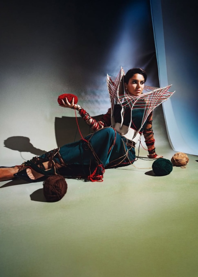 نجود الرميحي في الاطلالة الأولى من تصوير أحمد سندي