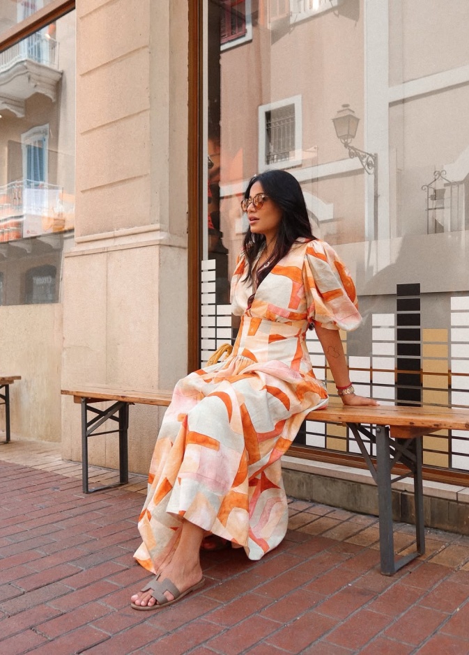 رحمة رياض بفستان طويل