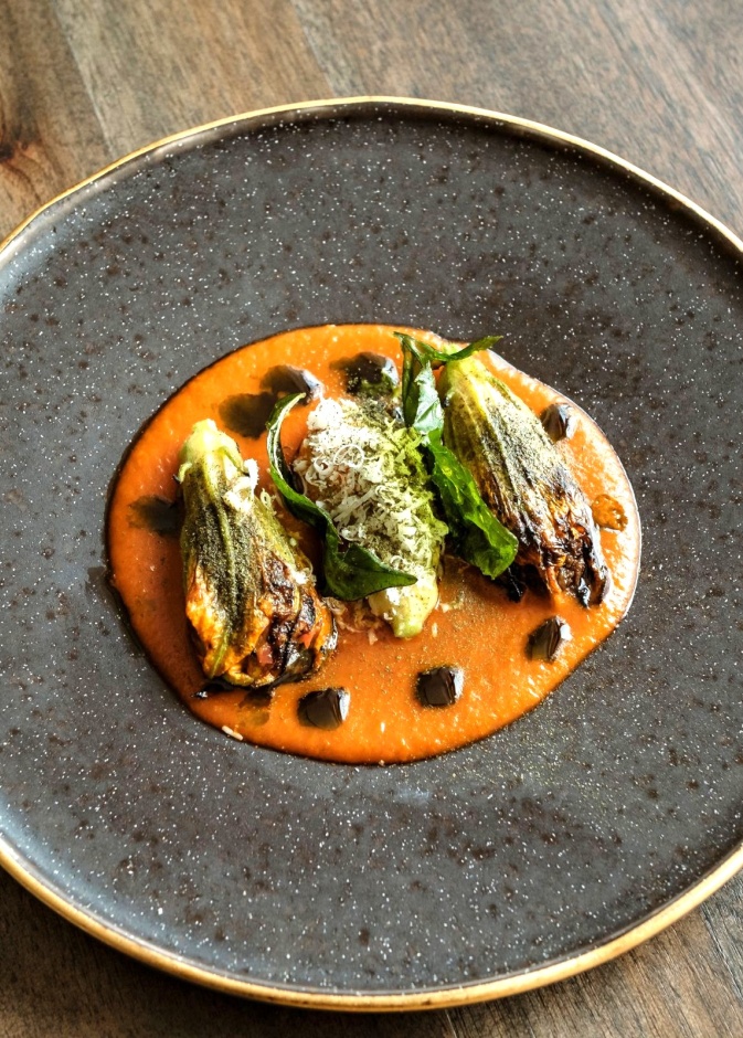 زهرة الكوسا بثلاث حشوات