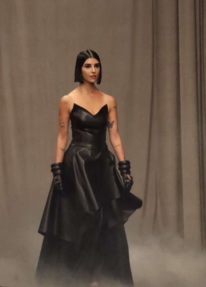 زينة مكي بفستان سترابلس