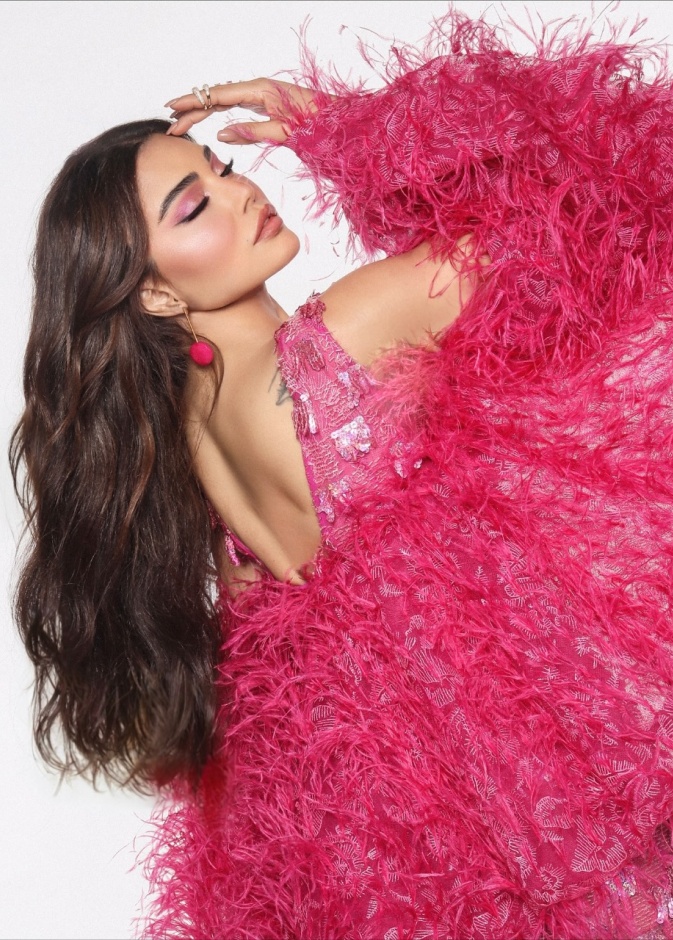 شاهدي هيفاء وهبي بمجوهرات خاطفة للأنظار في أحدث جلسة تصوير لها